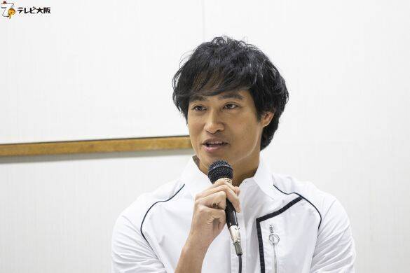「父は中日の元守護神」大河で躍動する185cm・元ラガーマン俳優の正体。M-1挑戦や双子の兄との共演も話題の“異色すぎる2世”とは