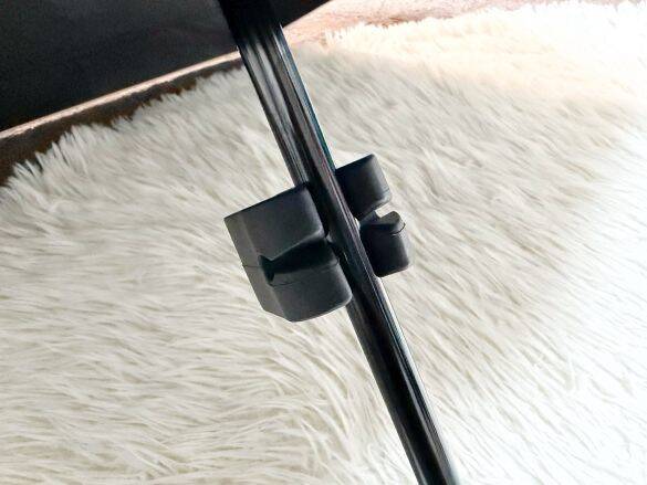 手がふさがってハンディファンが使えない問題を解決！セリアの110円「折りたたみ傘用ホルダー」が想像以上に優秀だった