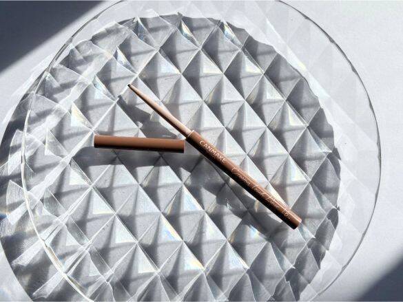 40代の黒アイラインは老け見え注意！ブラウンは普通すぎ…。715円の新色で目元が変わった