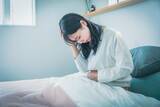 「「寝ても疲れが取れない人」が知らない、腸と睡眠の深い関係。食事時間が“毎日バラバラ”は要注意」の画像1