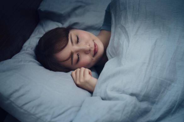 「寝ても疲れが取れない人」が知らない、腸と睡眠の深い関係。食事時間が“毎日バラバラ”は要注意