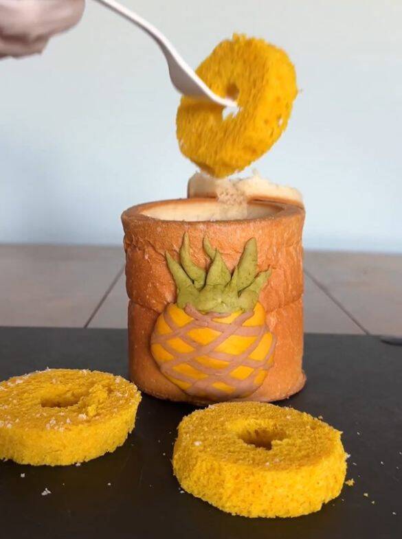 パンで作られた「鮭の缶詰」の中身に衝撃！「おなかから大量の…」作者の正体は？本人を直撃