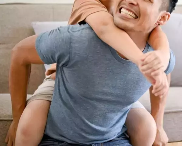 「怖すぎる！夫が小学生の甥っ子を可愛がる“まさかの理由”に背筋が凍った／結婚人気記事BEST」の画像