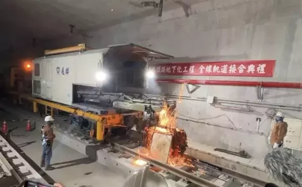 台南市内の鉄道地下化工事、レール敷設完了　都市の分断解消に期待／台湾