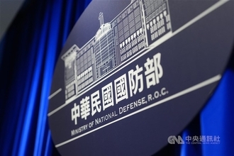 台湾周辺に中国の軍用機23機、艦船7隻