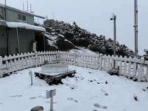玉山北峰、今季2度目の雪　一面の雪景色に／台湾