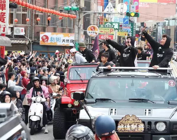 楽天モンキーズが優勝パレード　今週末には楽天イーグルスとの交流戦も／台湾