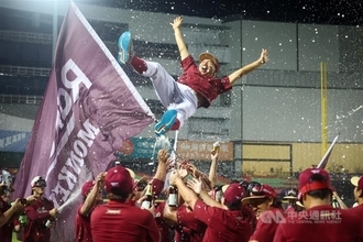 楽天モンキーズ、台湾一に　前身球団含め8度目　古久保健二監督「選手の執念に敬意」