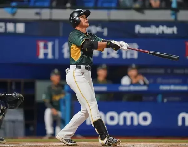 元日ハム・王柏融、100号達成　台湾プロ史上28人目　笑顔で「お待たせしました」