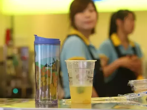 台北の飲料店、使い捨てプラカップ禁止  12月から  市「業者は協力的」