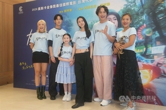 映画「左撇子女孩」、台湾で記者会見　ツォウ監督、25年越しの実現に「うれしい」