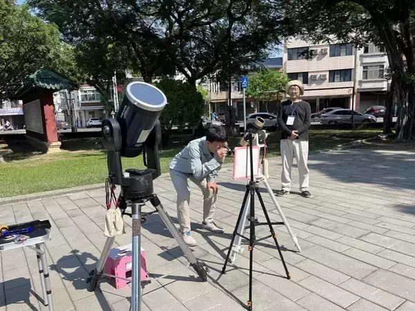 天体望遠鏡でつなぐ日台交流　日本人男性の太陽観測、博物館前で定着　台湾・台南