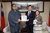 「李逸洋駐日代表、台湾にルーツの力士・東白龍と面会　大相撲の台湾公演に期待」の画像1