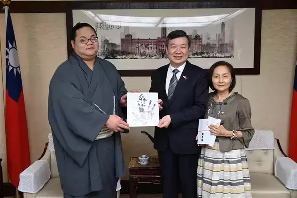李逸洋駐日代表、台湾にルーツの力士・東白龍と面会　大相撲の台湾公演に期待