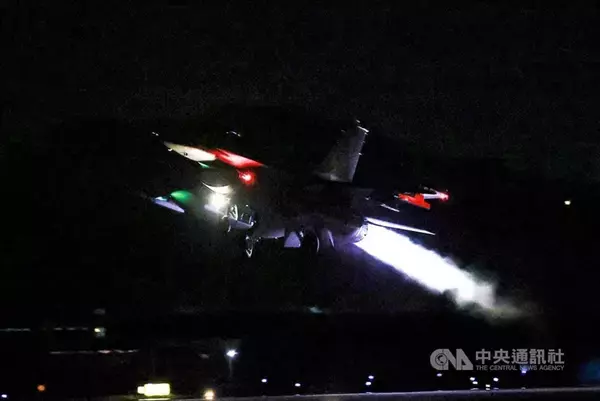 F16V戦闘機のパイロットがパラシュートで脱出か　台湾・花蓮沖