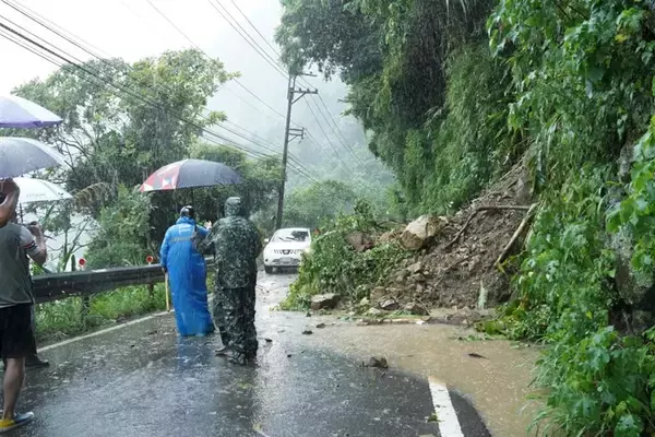 台風9号、勢力弱め台湾から離れる　警報は全て解除