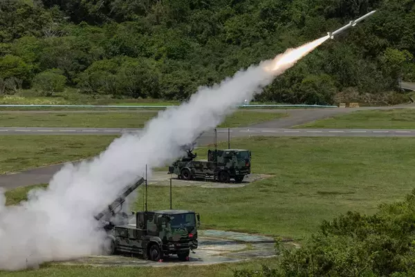 「台湾で開発の陸射剣2型ミサイル、初の実弾射撃訓練  4発全て命中」の画像