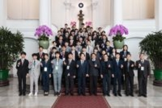 頼総統、国際科学五輪の台湾代表と面会　「30年で三つのノーベル賞」に期待