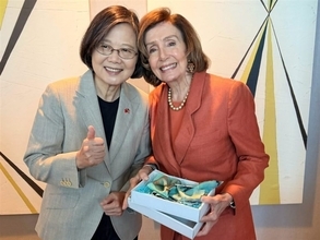 ペロシ元下院議長「米議会の台湾に対する約束、揺るがない」　訪米の蔡前総統と面会