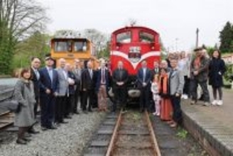 阿里山鉄道のディーゼル機関車、英国で正式に運行開始／台湾