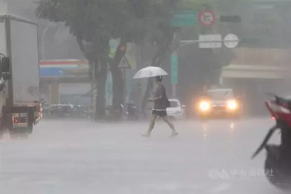 台湾16県市に豪雨・大雨特報　落雷などへの注意を呼びかけ　気象署