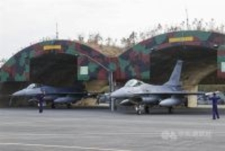 国防部、F16V戦闘機の緊急発進訓練を公開　命令から6分以内に離陸／台湾