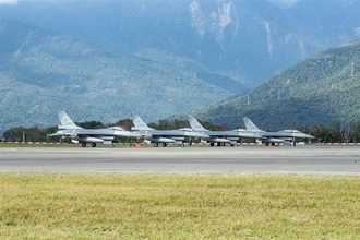 空軍、F16の特別点検終える　飛行訓練を再開／台湾