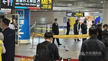 台北駅で何者かが発煙弾投てき　1人が意識不明／台湾