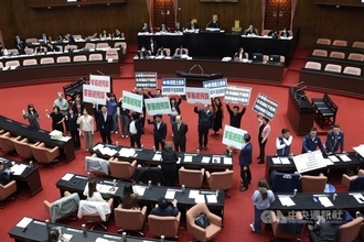 立法院、野党提案の国防特別条例案を委員会審査へ　行政院版は再度足止め／台湾