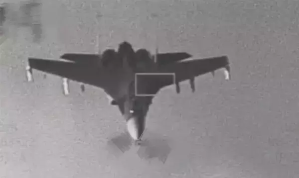 台湾周辺に中国の軍用機130機、90機が「中間線」越え