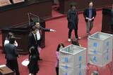 「立法院、財政収支配分法改正案の再議案を否決　野党の反対多数で／台湾」の画像1