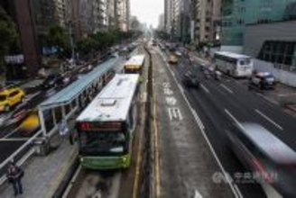 台湾、公共交通機関の運賃据え置き＝鄭行政院副院長