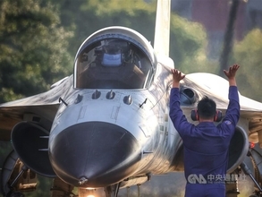 国産戦闘機　国産空中発射型対艦ミサイルの実弾射撃を初実施／台湾