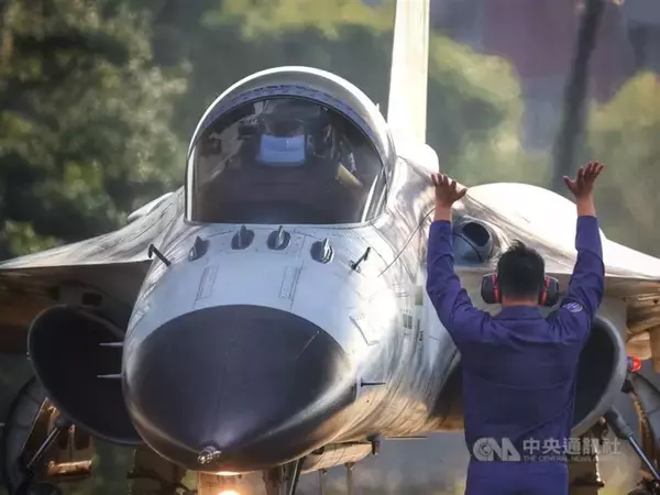 国産戦闘機　国産空中発射型対艦ミサイルの実弾射撃を初実施／台湾