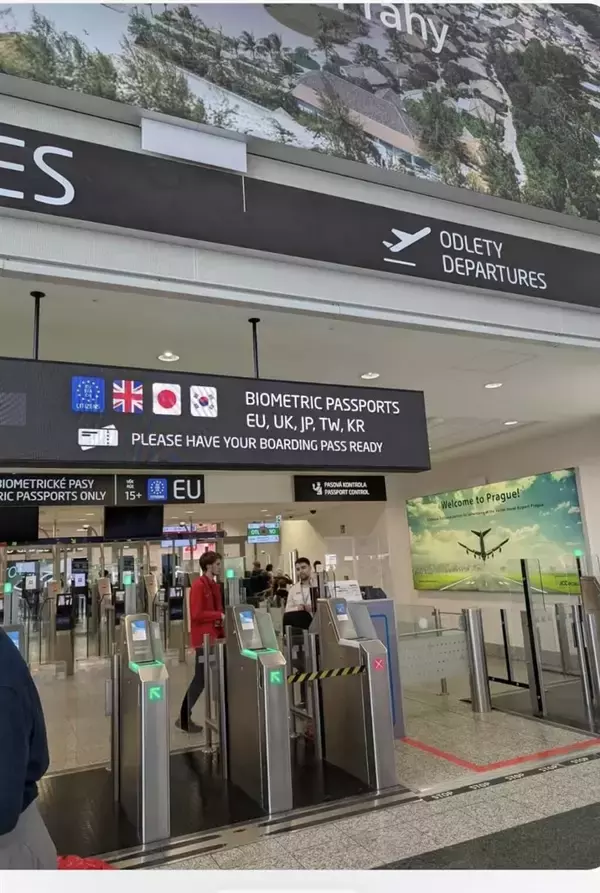 プラハ空港、自動化ゲート案内表示から中華民国国旗を削除　「利用資格変わらない」／台湾