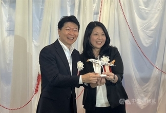 タイガーエア台湾、台北―岡山線就航10周年　「ももたろう」特別塗装機も就航
