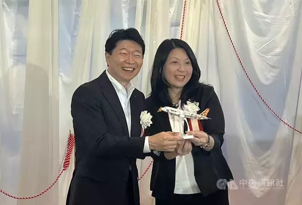 タイガーエア台湾、台北―岡山線就航10周年　「ももたろう」特別塗装機も就航