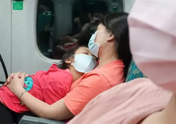 「子連れにやさしくない」　台湾新幹線「静かな車内」に批判　保健相、解決策を約束