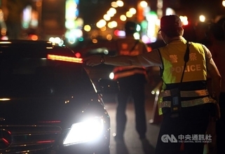 台湾、違法薬物運転の厳罰化を検討　背景に「ゾンビたばこ」広がり　学校での対策強化も