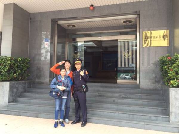 台湾の警察官ら 日本人旅行客のトラブル解決 観光地やグルメの紹介も 16年3月15日 エキサイトニュース