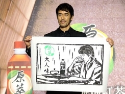 阿部寛訪台、お茶のPRキャラクターに  「台湾映画に出たい」
