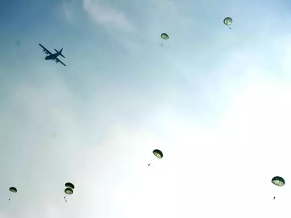 「パラシュート開かず、軍隊員1人重体  中国大陸の台湾侵攻想定訓練の予行」の画像