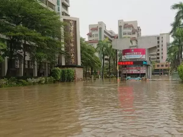 「台湾、南部や中部で大雨  冠水被害も  停電最大7万7千戸」の画像