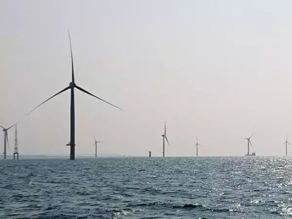 「台湾初の商用洋上風力発電施設、近距離で初公開 年末に営業運転開始へ」の画像