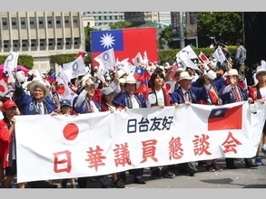 国慶節パレード、華やかに  台湾代表選手や日本議員、外交関係国も