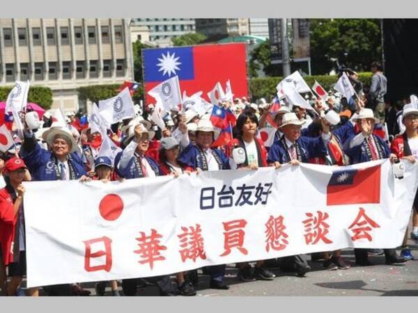国慶節パレード 華やかに 台湾代表選手や日本議員 外交関係国も 2019年10月10日 エキサイトニュース