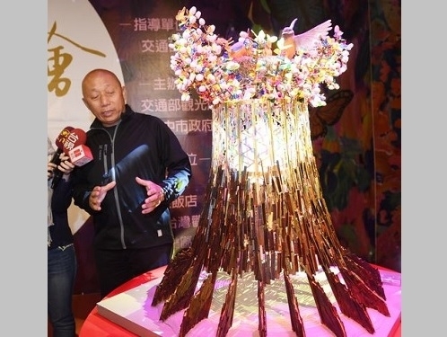 台湾ランタン メイン作品は「巨木」モチーフ