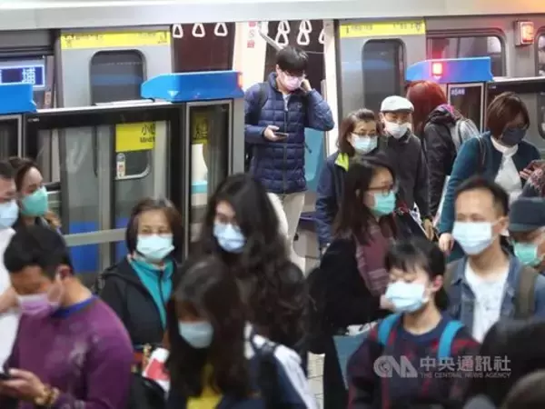 「公共交通機関でのマスク着用義務化  台北MRTで違反者に罰則初適用／台湾」の画像