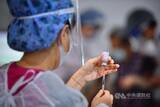 「アストラ製ワクチン接種の高齢者、少なくとも9人死亡／台湾」の画像1