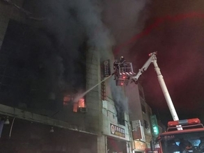 彰化駅前でビル火災  検疫用ホテルが入居  4人死亡  消防隊員1人殉職／台湾